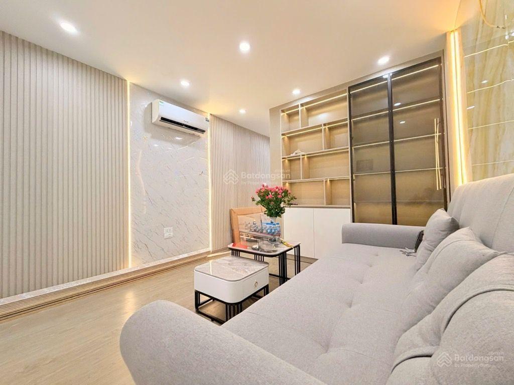 Bán ch tập thể phố 8/3, kim ngưu, nhà đẹp, 60m2 2 ngủ, wc khép kín, sổ riêng giá 3,3 tỷ
