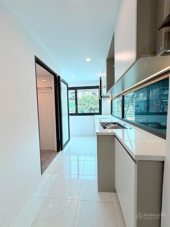 Bán ch tập thể phố 8/3, kim ngưu, nhà đẹp, 60m2 2 ngủ, wc khép kín, sổ riêng giá 3,3 tỷ