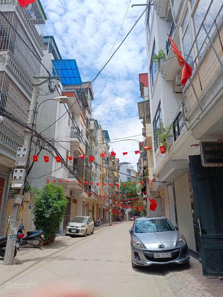 Nhà đẹp phố thanh bình, hà đông  ô tô đỗ cửa ngõ to thông mọi nơi  5 tầng 30m2 mặt tiền 3,2m2