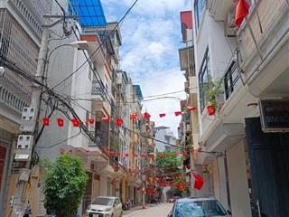 Nhà đẹp phố thanh bình, hà đông  ô tô đỗ cửa ngõ to thông mọi nơi  5 tầng 30m2 mặt tiền 3,2m2