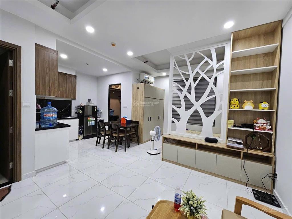 Cần tiền bán nhanh căn hộ 2pn 2wc diện tích 65m2, nhà full nội thất cao cấp, đã có sổ hồng