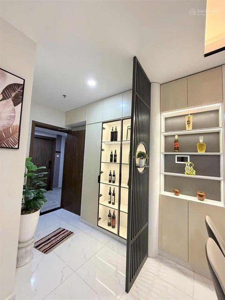Cần tiền bán nhanh căn hộ 2pn 2wc diện tích 65m2, nhà full nội thất cao cấp, đã có sổ hồng