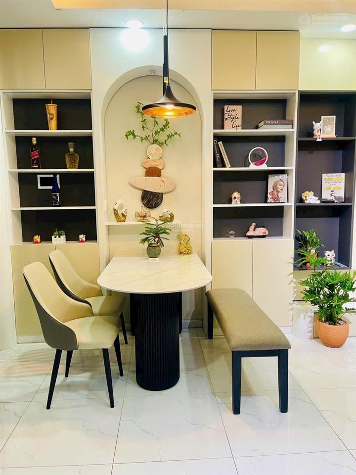 Cần tiền bán nhanh căn hộ 2pn 2wc diện tích 65m2, nhà full nội thất cao cấp, đã có sổ hồng