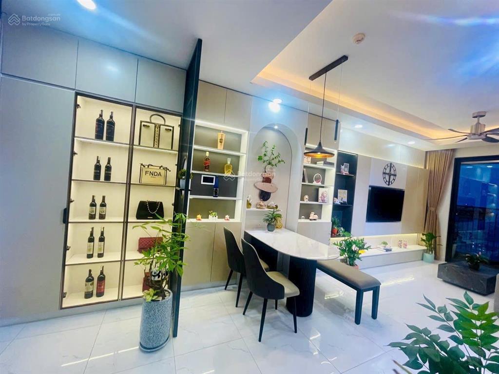 Cần tiền bán nhanh căn hộ 2pn 2wc diện tích 65m2, nhà full nội thất cao cấp, đã có sổ hồng
