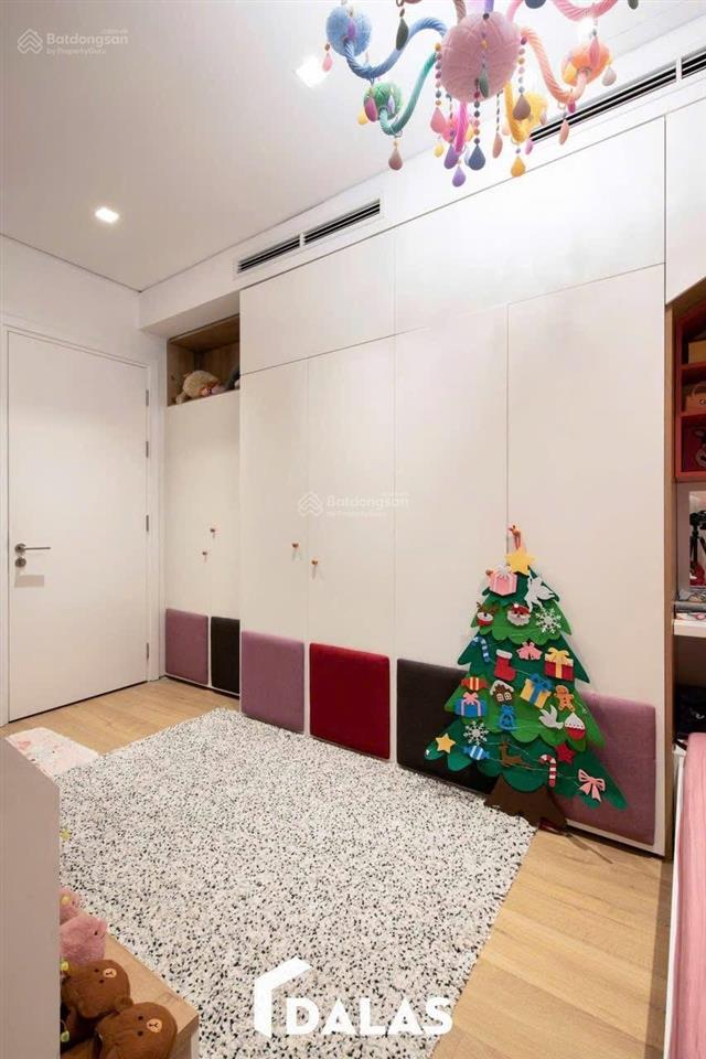 Chính chủ cần tiền  bán gấp 3pn 118m2 view hồ tây đẹp  chỉ 12tỷ. full nt rất xịn có thương lượng