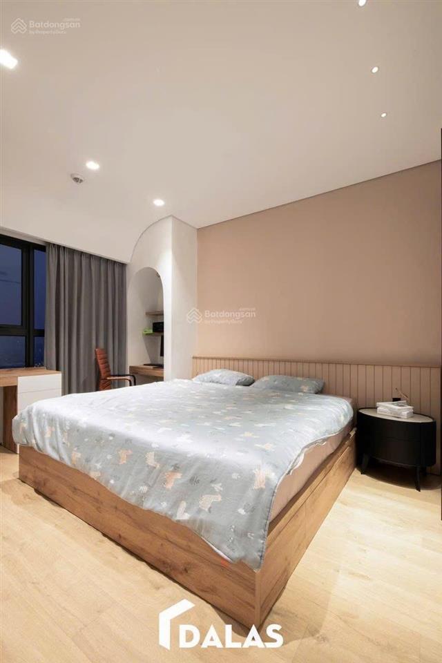 Chính chủ cần tiền  bán gấp 3pn 118m2 view hồ tây đẹp  chỉ 12tỷ. full nt rất xịn có thương lượng