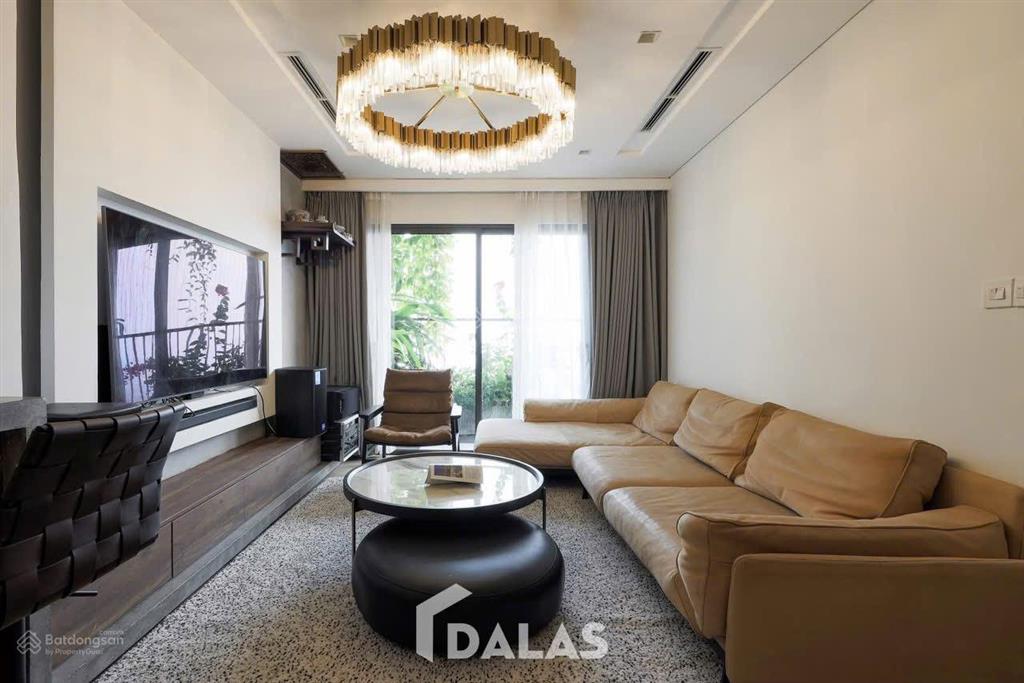 Chính chủ cần tiền  bán gấp 3pn 118m2 view hồ tây đẹp  chỉ 12tỷ. full nt rất xịn có thương lượng