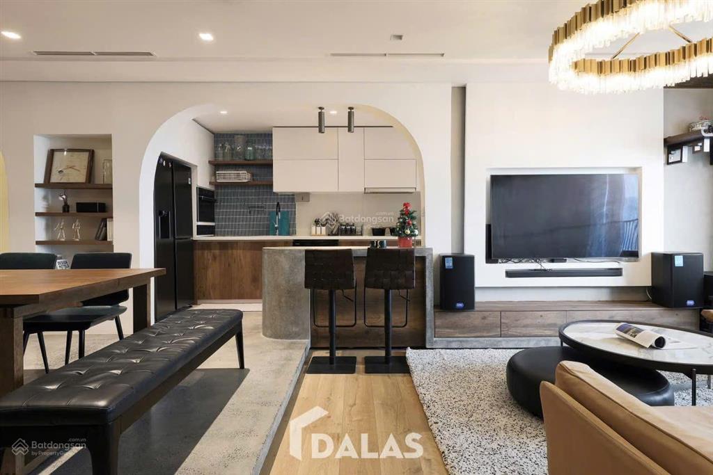 Chính chủ cần tiền  bán gấp 3pn 118m2 view hồ tây đẹp  chỉ 12tỷ. full nt rất xịn có thương lượng