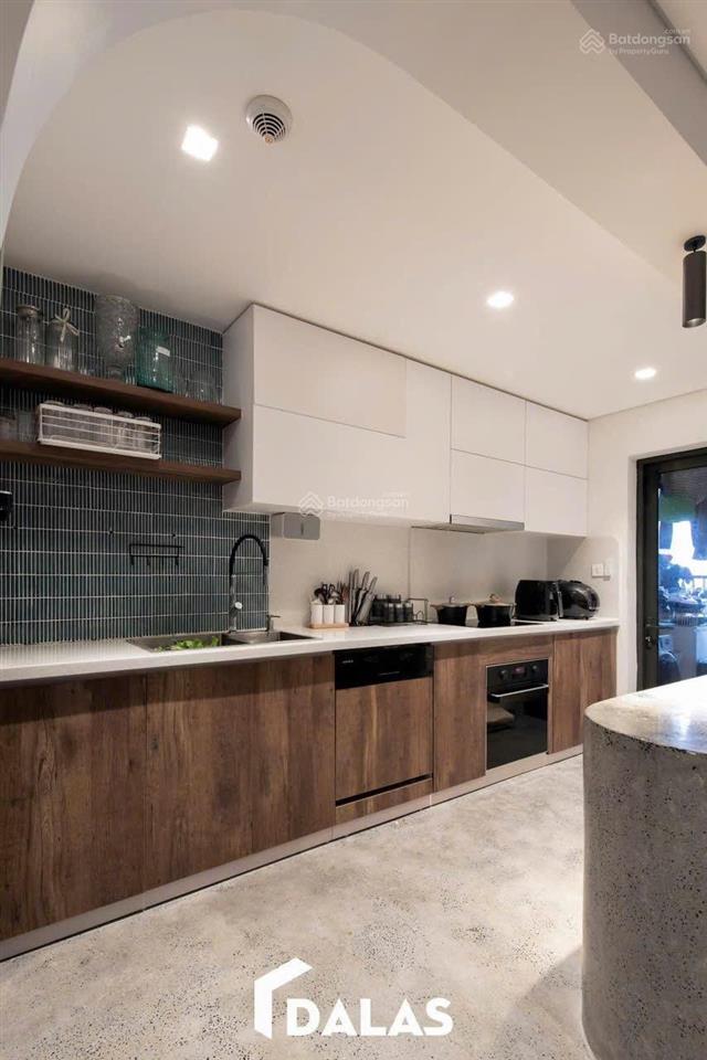 Chính chủ cần tiền  bán gấp 3pn 118m2 view hồ tây đẹp  chỉ 12tỷ. full nt rất xịn có thương lượng