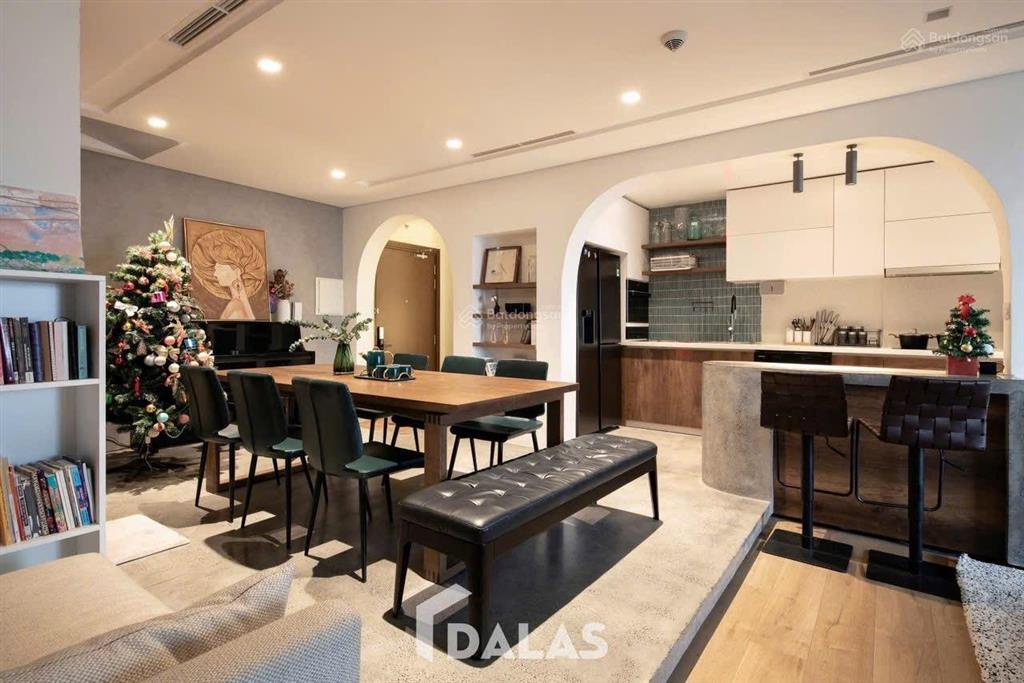 Chính chủ cần tiền  bán gấp 3pn 118m2 view hồ tây đẹp  chỉ 12tỷ. full nt rất xịn có thương lượng