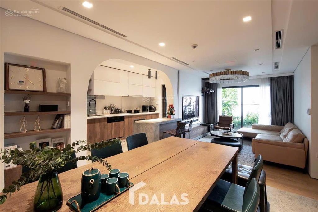 Chính chủ cần tiền  bán gấp 3pn 118m2 view hồ tây đẹp  chỉ 12tỷ. full nt rất xịn có thương lượng