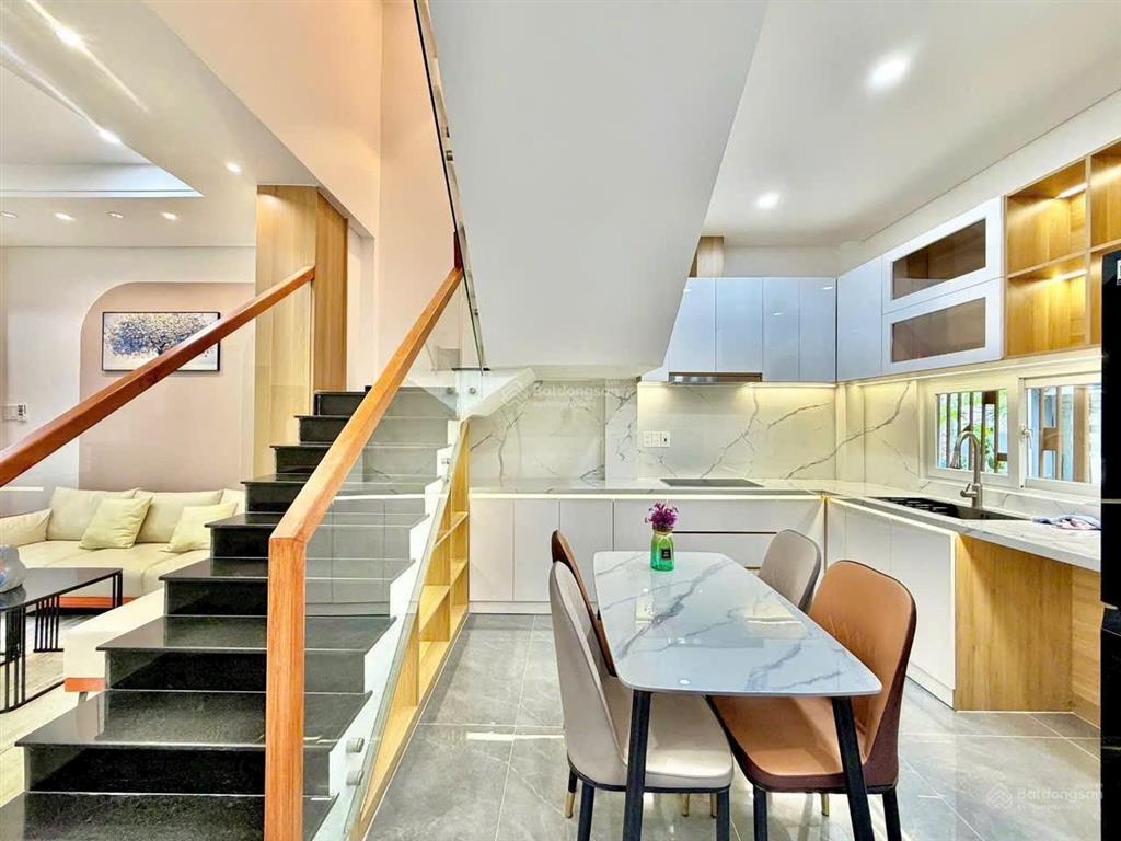 Nhà đẹp phan xích long, 3 tầng, 4pn full nt, shr