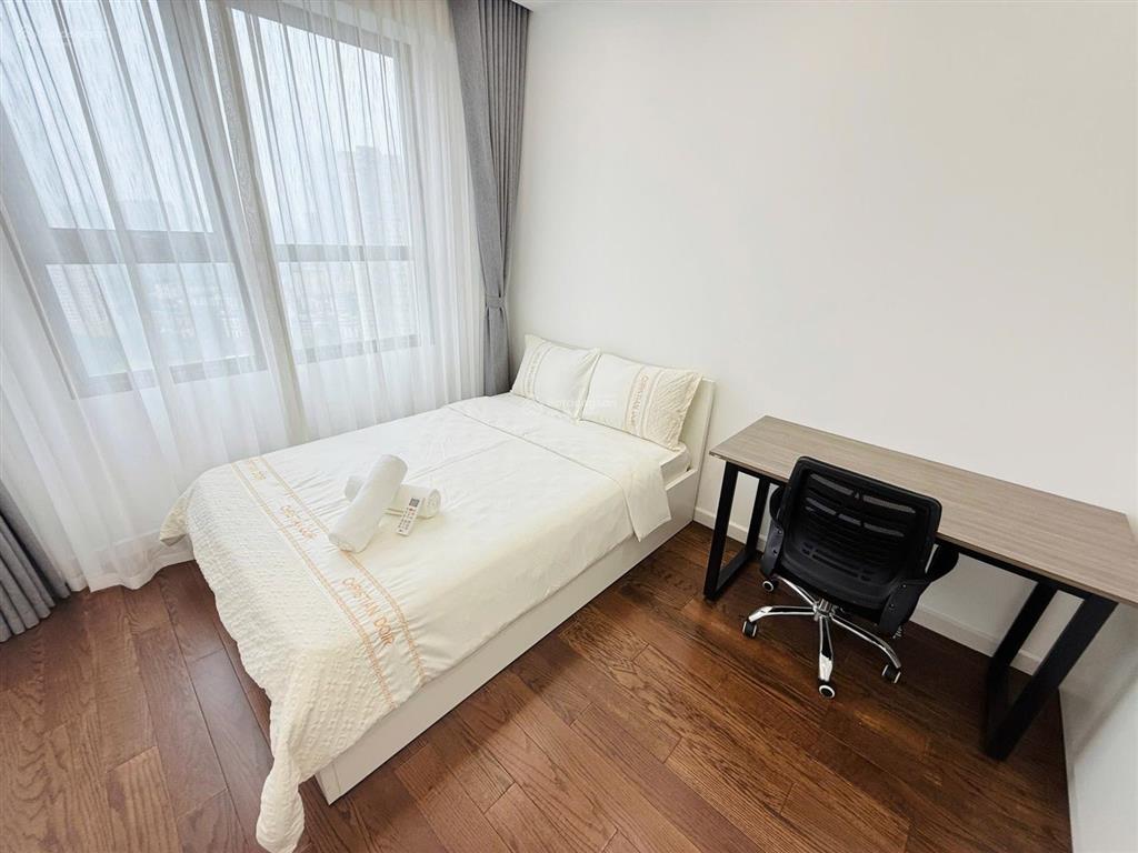 Chính chủ cho thuê căn hộ 2 ngủ view bể bơi ở vinhomes d'capitale