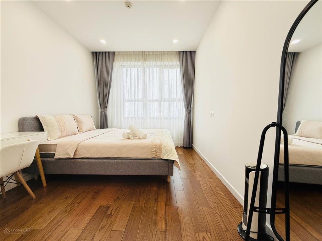 Chính chủ cho thuê căn hộ 2 ngủ view bể bơi ở vinhomes d'capitale