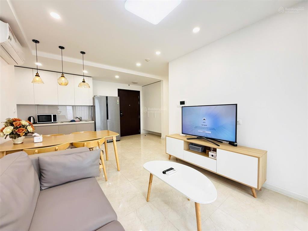 Chính chủ cho thuê căn hộ 2 ngủ view bể bơi ở vinhomes d'capitale