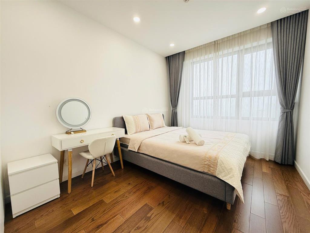 Chính chủ cho thuê căn hộ 2 ngủ view bể bơi ở vinhomes d'capitale