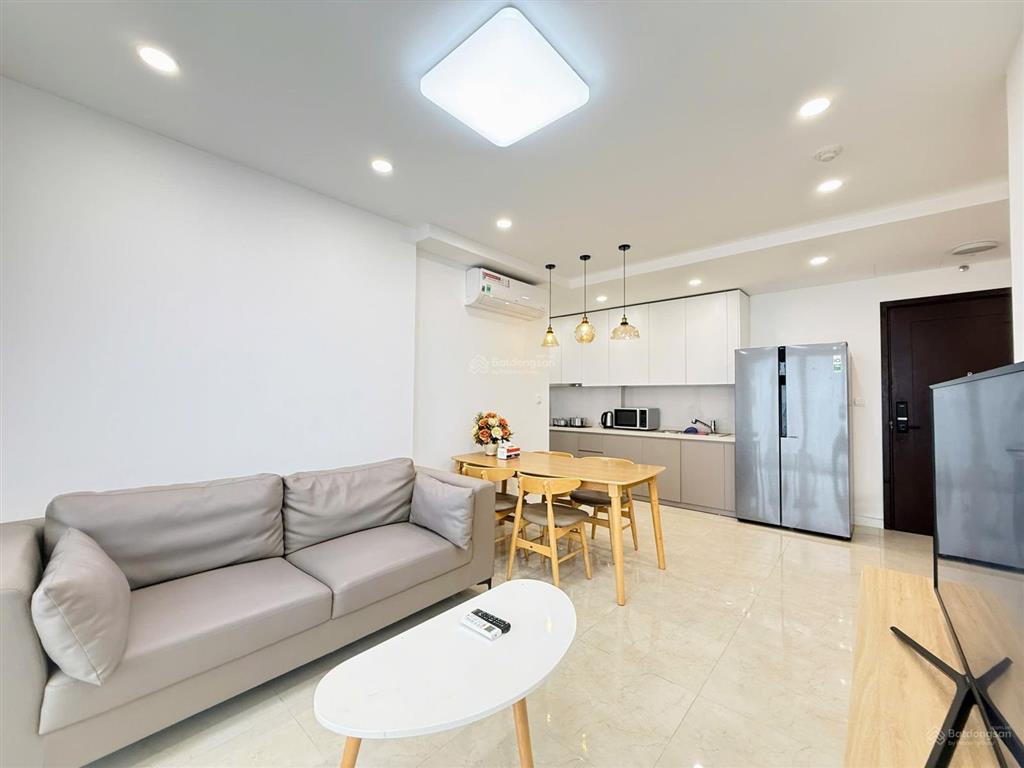 Chính chủ cho thuê căn hộ 2 ngủ view bể bơi ở vinhomes d'capitale