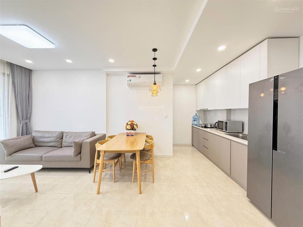 Chính chủ cho thuê căn hộ 2 ngủ view bể bơi ở vinhomes d'capitale
