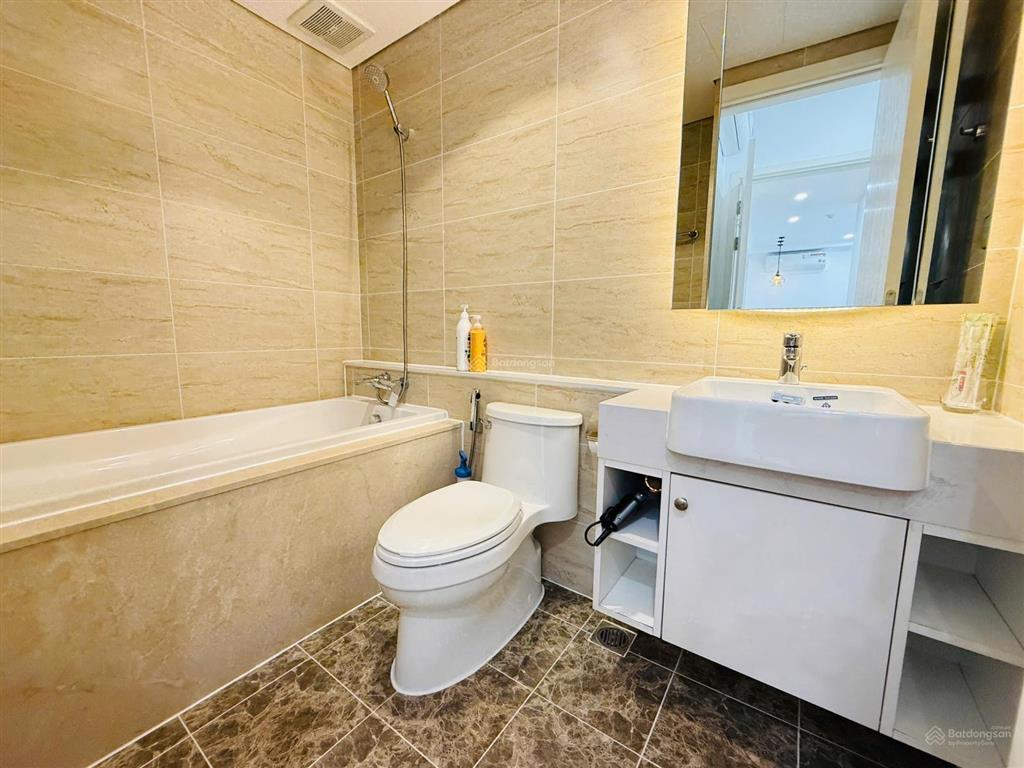 Chính chủ cho thuê căn hộ 2 ngủ view bể bơi ở vinhomes d'capitale