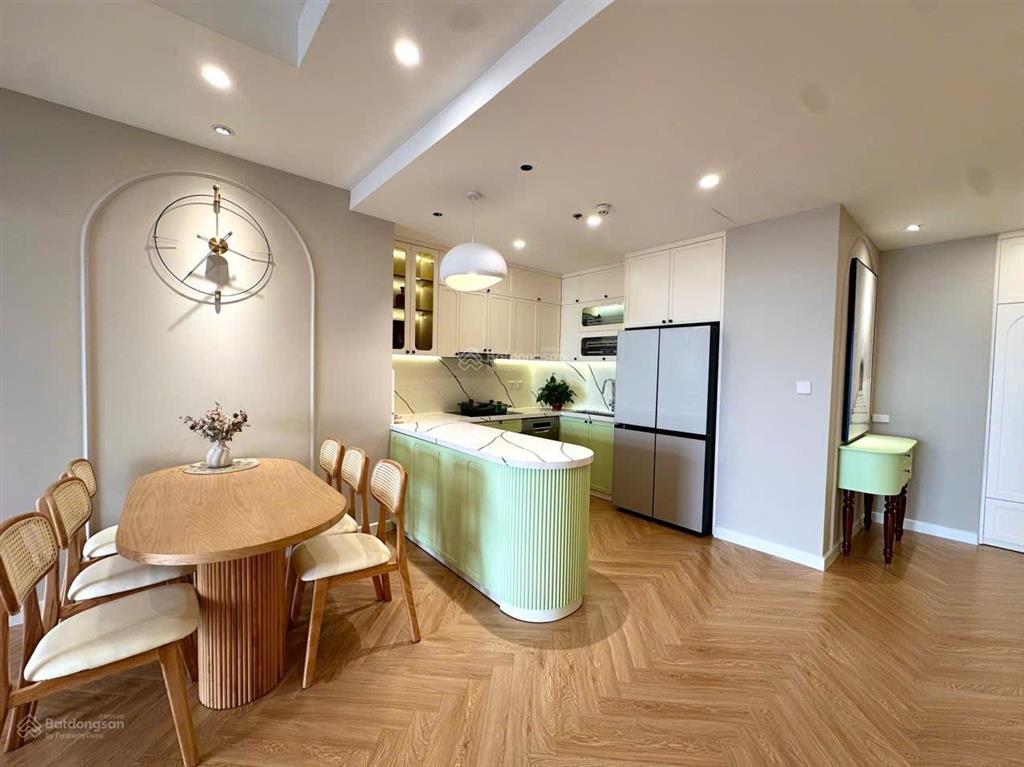 Chính chủ cho thuê căn góc hoa hậu ở royal city