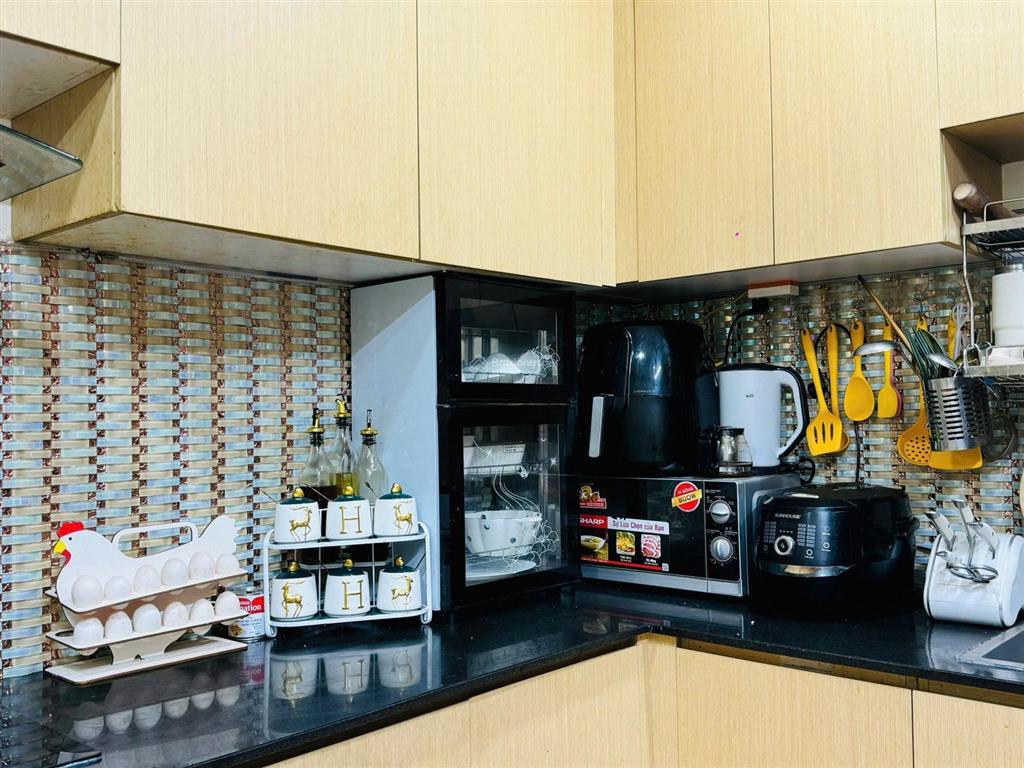 Chính chủ bán căn hộ oriental plaza tầng 6 89m2 2pn2wc đầy đủ nội thất cao cấp