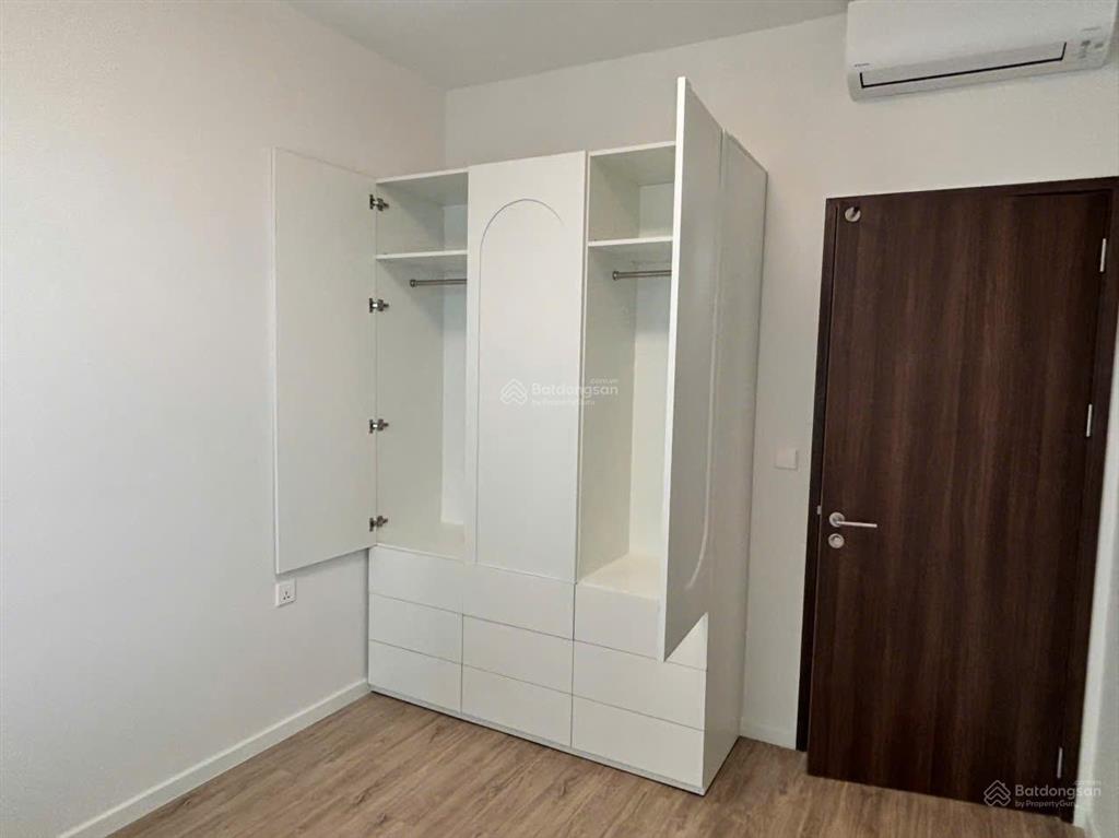 The infiniti, 98m22pn2wc, nội thất bếp từ, máy lạnh, máy nước nog, rèm, giá 20triệu. 0966 733 ***
