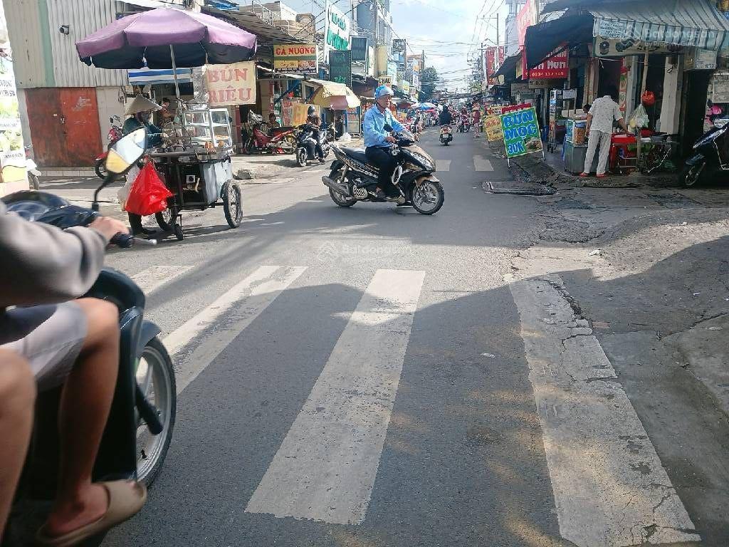Bán nhà 410, giá 3,7 tỷ, sổ hồng riêng đường 6m thông tân kỳ tân quý