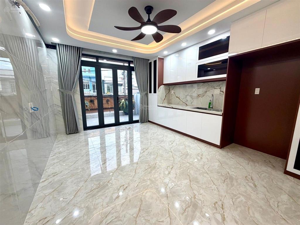 Bán nhà 4,5x16m, 5 tầng, giá 8,88 tỷ, giáp kênh nước đen và tân phú