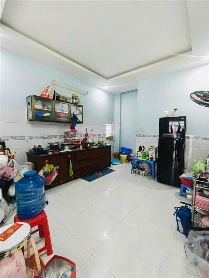 Bán nhà 4*12, 3 tầng, giáp kênh nước đen tân phú, giá 4,5