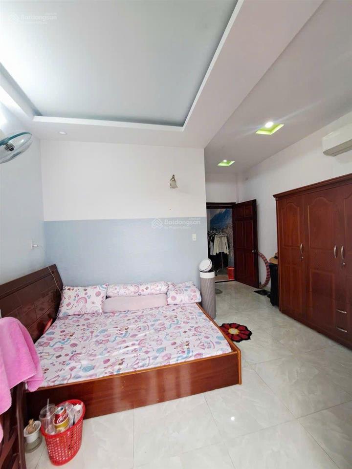 Bán nhà 4*12, 3 tầng, giáp kênh nước đen tân phú, giá 4,5
