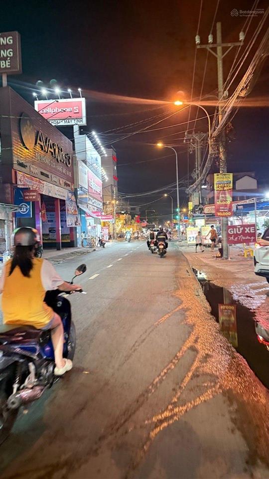 Bán nhà 4*26m, 2mt nhựa 8m, 3 tầng giá 9,05 tỷ, lộ giới xíu, ngay kênh tham lương, lê trọng tấn