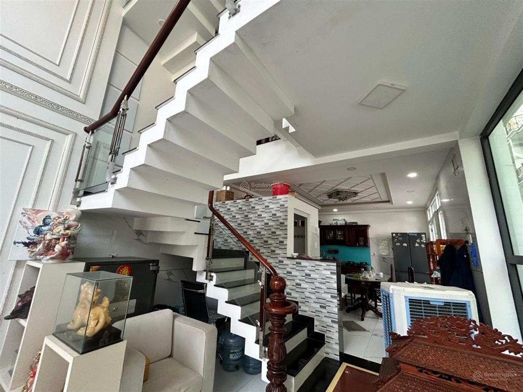 Bán nhà 4*14, 5 tầng, giá 5,6 ty,giáp mã lò, tân kỳ tân quýhẻm xe tải thông tứ tung, đang cho thuê
