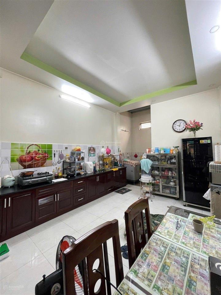 Bán nhà 3 tầng, ngay thoại ngọc hầu giá 5,88 tỷ
hẻm xe tải đua thông tứ tung, chủ giảm mạnh 400 tr