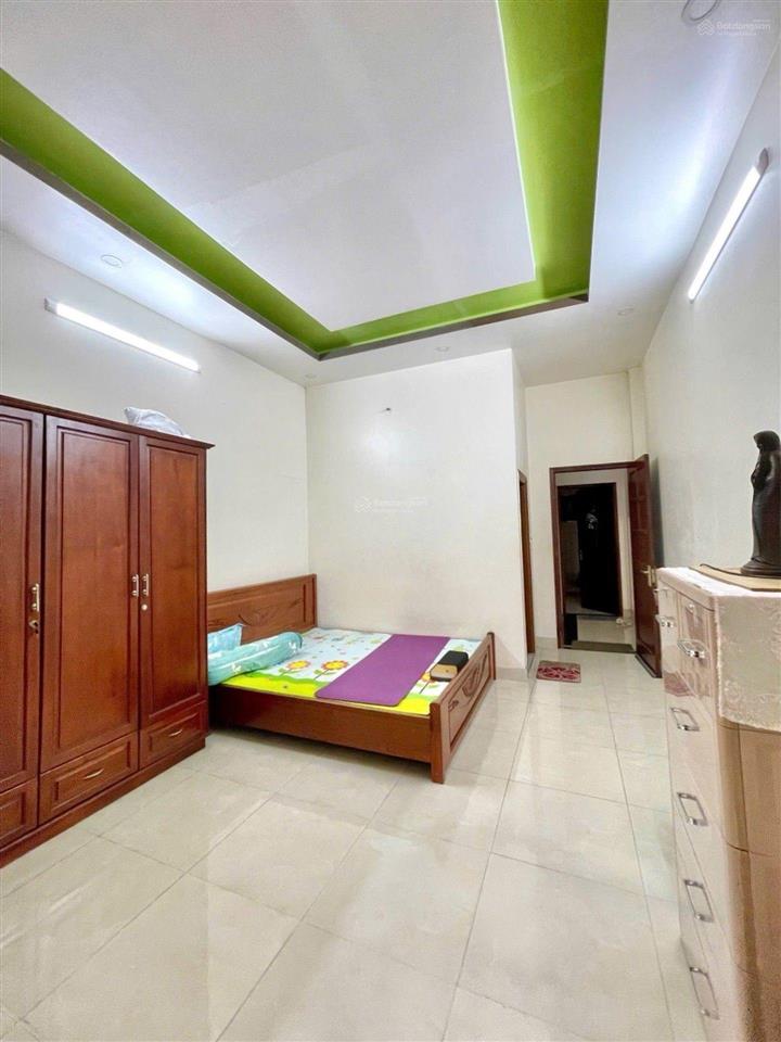 Bán nhà 3 tầng, ngay thoại ngọc hầu giá 5,88 tỷ
hẻm xe tải đua thông tứ tung, chủ giảm mạnh 400 tr