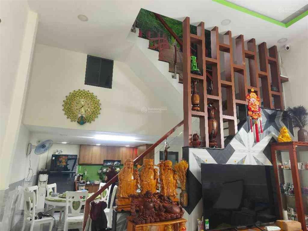 Bán nhà 4*14,3 tầng, giáp tân phú,giá 5 '5 tỷ
kết cấu1 trệt 2 lầu, 4 pn.thông ra bình long, tân p