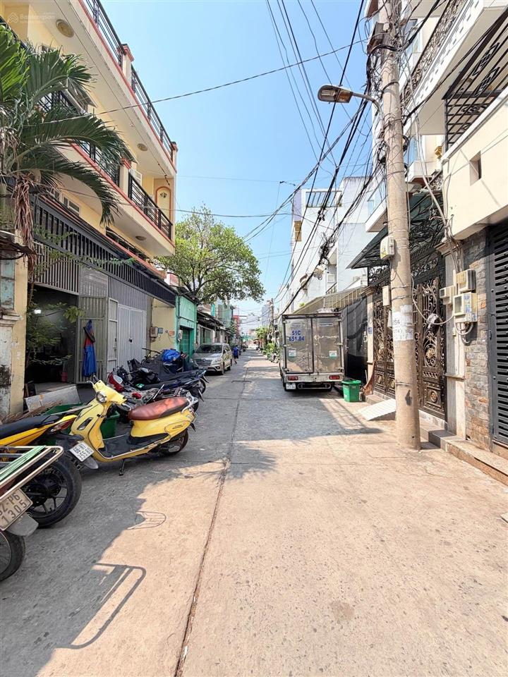 Bán nhà giáp tân phú  3 tầng  4x18m, a4  hẻm 8m