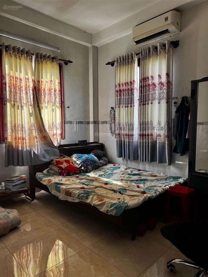 Bán nhà giáp tân phú  3 tầng  4x18m, a4  hẻm 8m