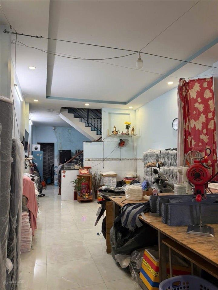 Bán nhà mặt tiền 4*20m, 2 tầng, hơn 5 tỷ, ngay kênh tham lương và lê trọng tấn