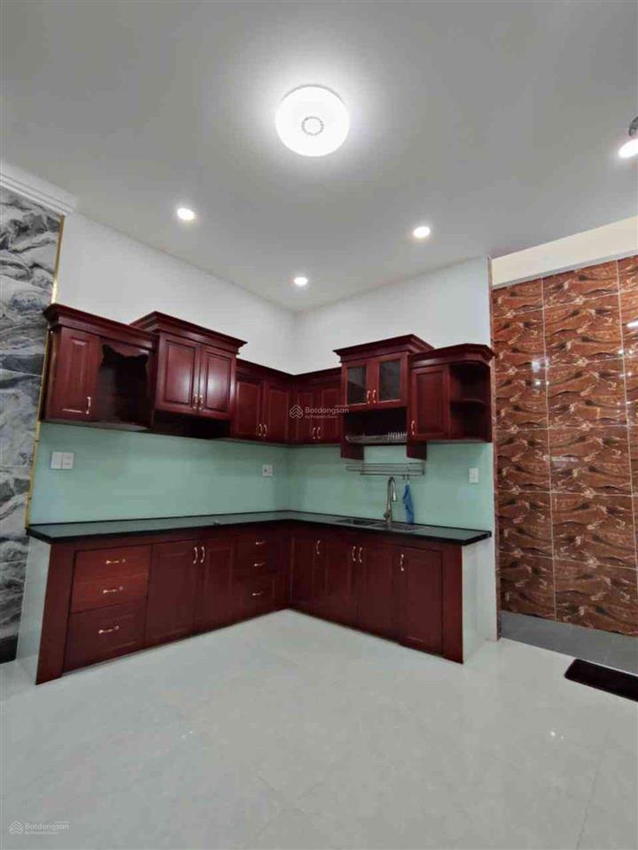 Bán nhà mặt tiền kinh doanh 10 lề 2m. 3 tầng 4*19, giá 7,9 tỷ. giáp kênh nước đen và bình long