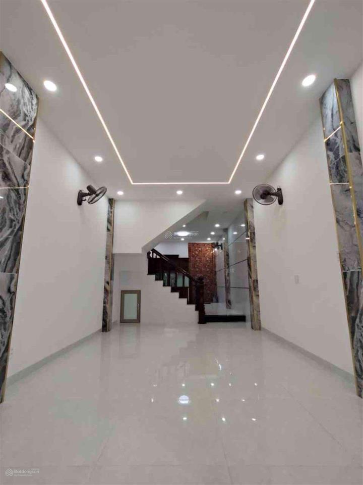 Bán nhà mặt tiền kinh doanh 10 lề 2m. 3 tầng 4*19, giá 7,9 tỷ. giáp kênh nước đen và bình long