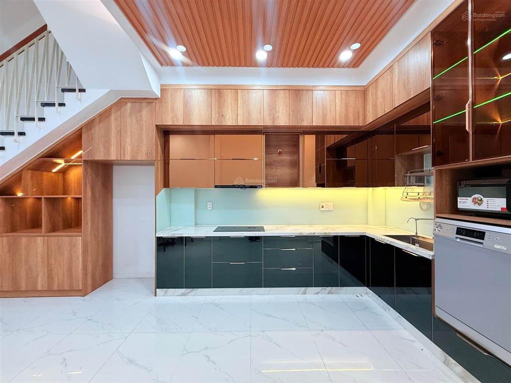Bán nhà 4*14, 4 tầng, giá 5,5 tỷ, giáp mã lò và gò xoài