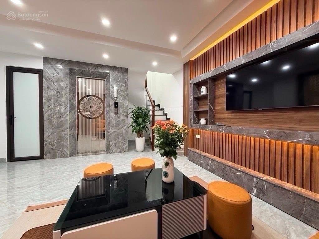 Bán nhà phân lô vỉa hè trịnh văn bô, 45m giá 13,5tỷ, thang máy, ô tô tránh, ngõ thông các ngả.