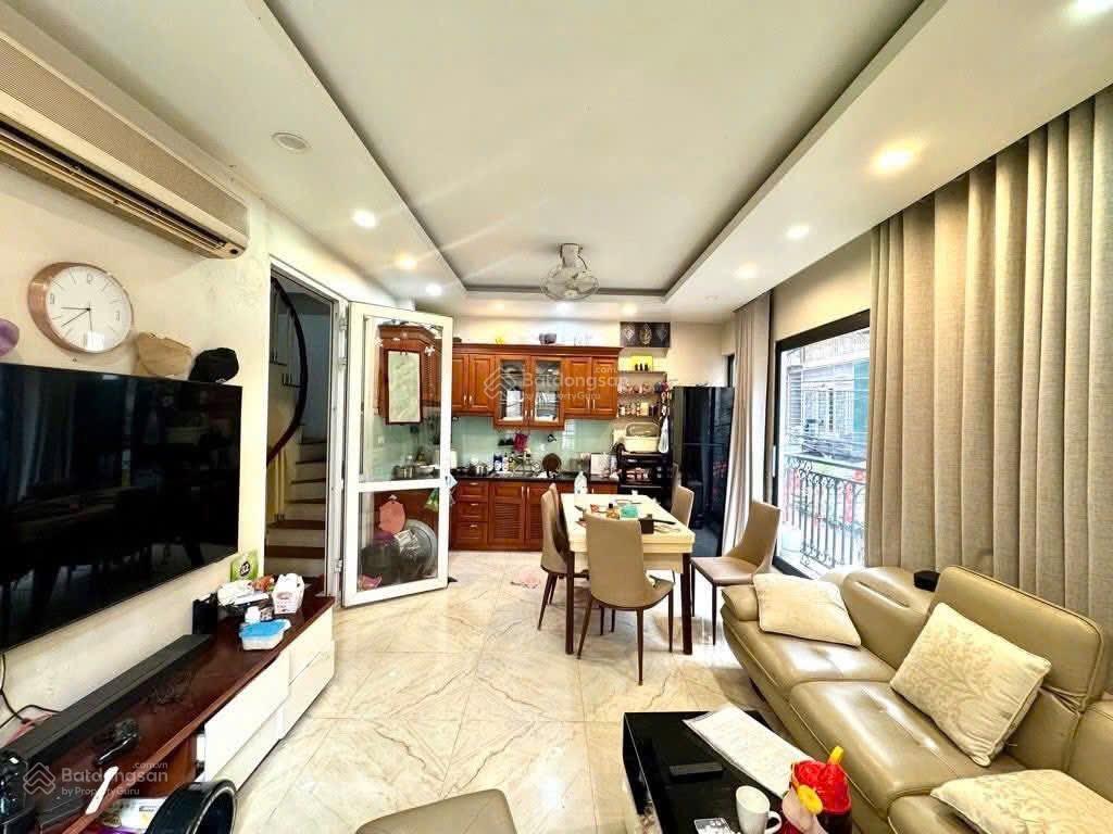 Nhà riêng dân xây kiên cố xuân phương với 45m2, nhà 2 mặt tiền, đường 2 ô tô tránh, có gara ô tô,