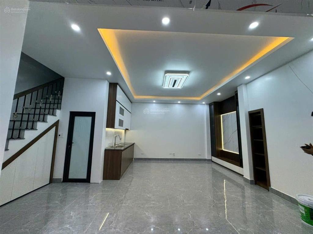 45m2 nhà trịnh văn bô, 5p ngủ, nhà 2 mặt tiền, đường trước nhà 2 ô tô tránh, có gara ô tô.