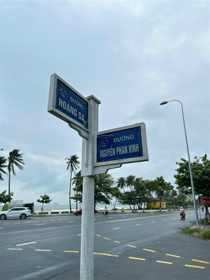 Đất biển đường 7.5m, cạnh chợ cách biển chỉ 200m. phù hợp xây căn hộ villa