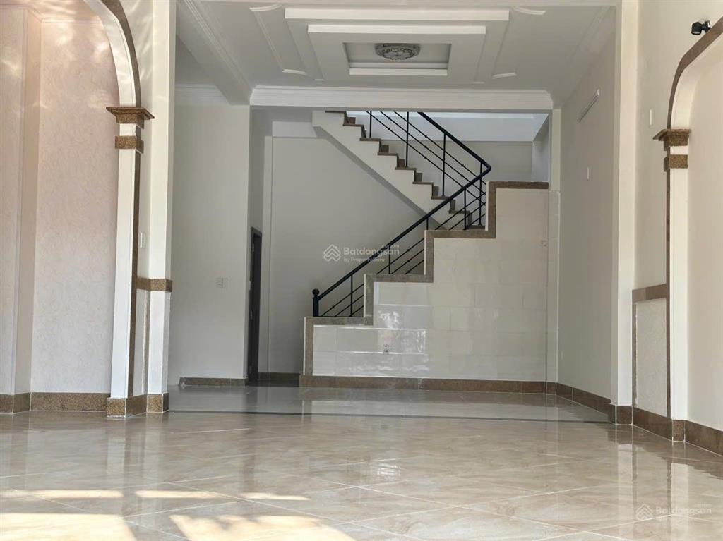 Mặt tiền ngô quyền cạnh chợ chiều. cách bãi tắm mân thái chỉ 100m. tiện ích liền kề