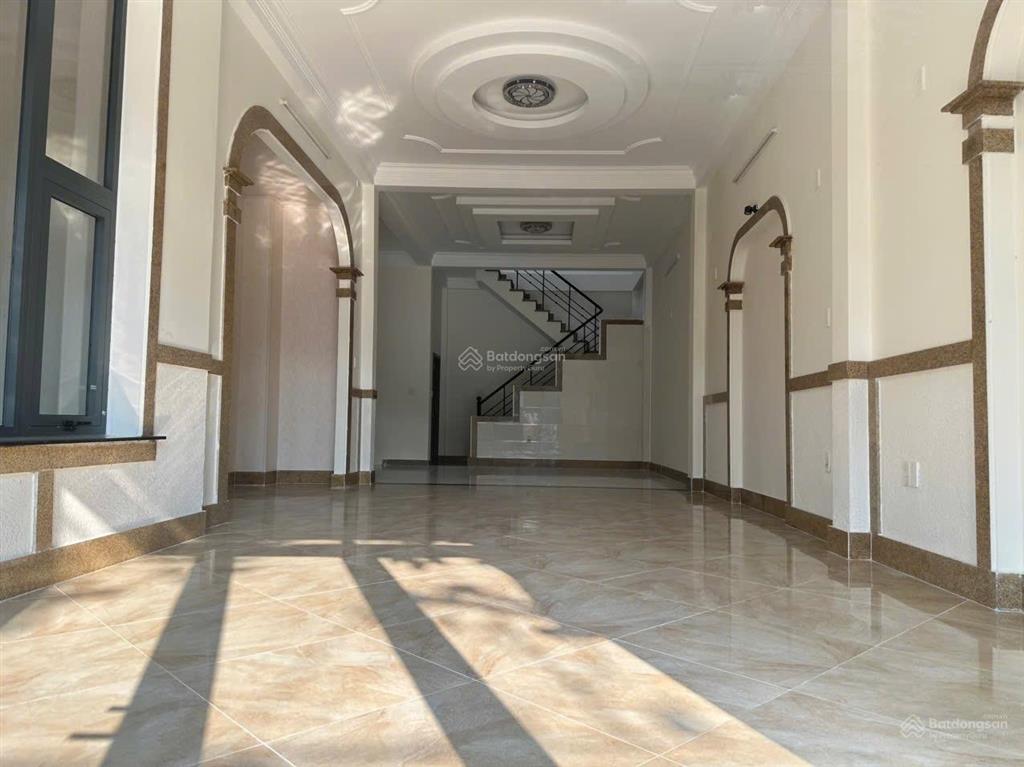 Mặt tiền ngô quyền cạnh chợ chiều. cách bãi tắm mân thái chỉ 100m. tiện ích liền kề