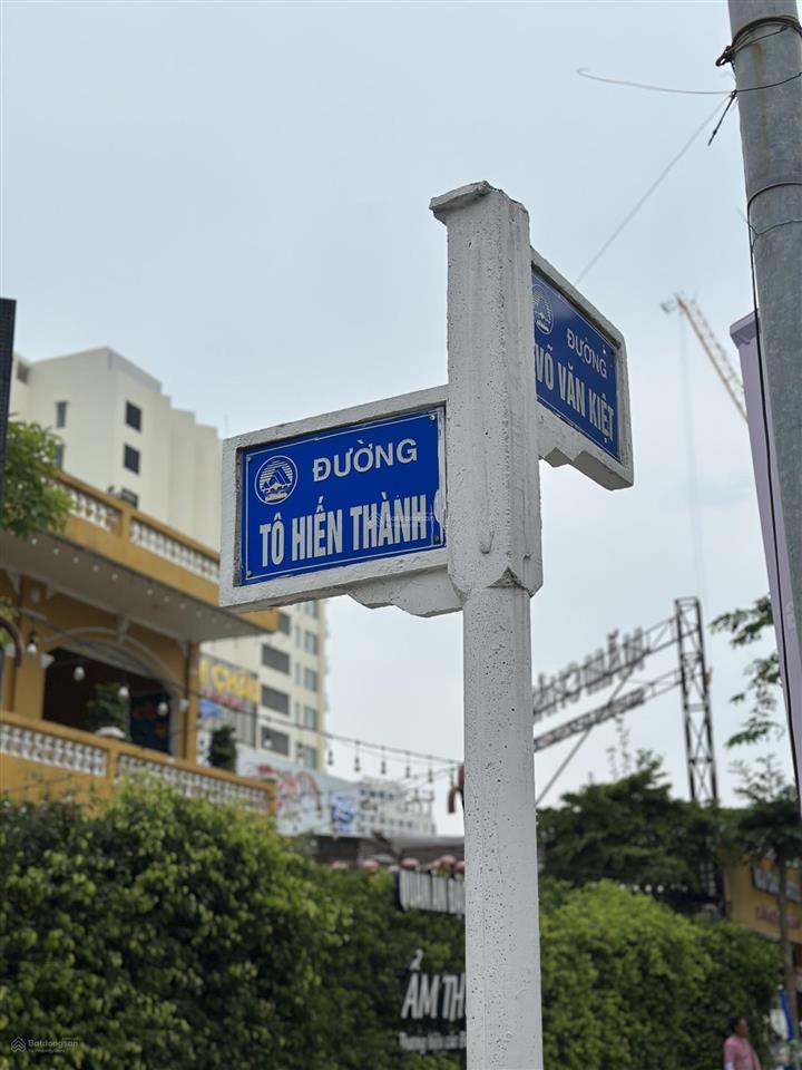 Đất biển mỹ khê. khu phố tây sầm uất. vị trí cách biển chỉ 300m