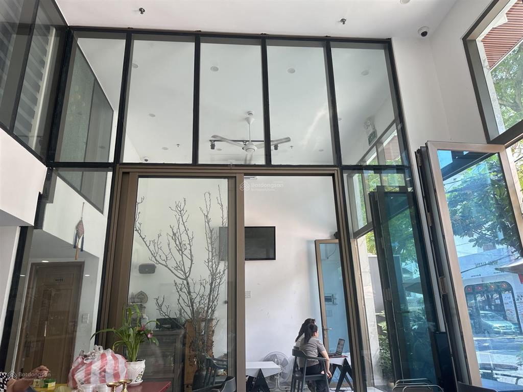 Chuyển nhượng toà nhà 7 tầng mặt tiền đường 10.5m phường hải châu, view pháo hoa