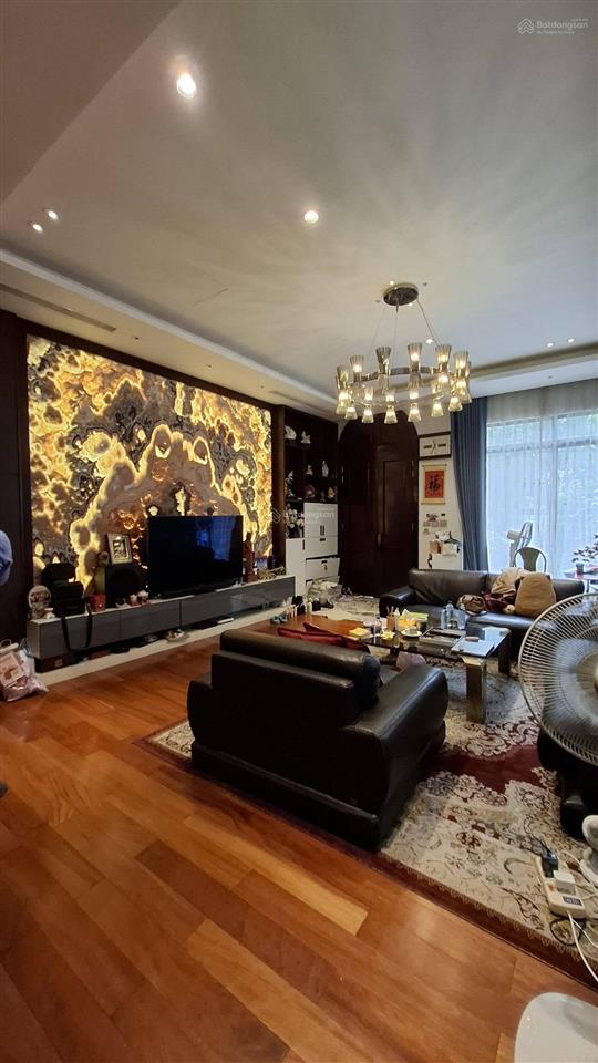 Người nhà cần bán biệt thự vinhome greenbay, dt150m2, 6 tầng thang máy, mặt tiền 7.3m. 0966 626 ***